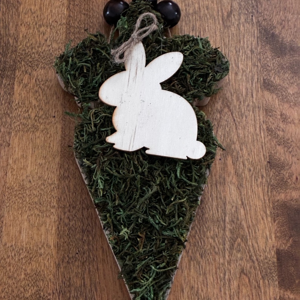🐇Hand Crafted Green and Brown Carrot Decor with Bunny Accent